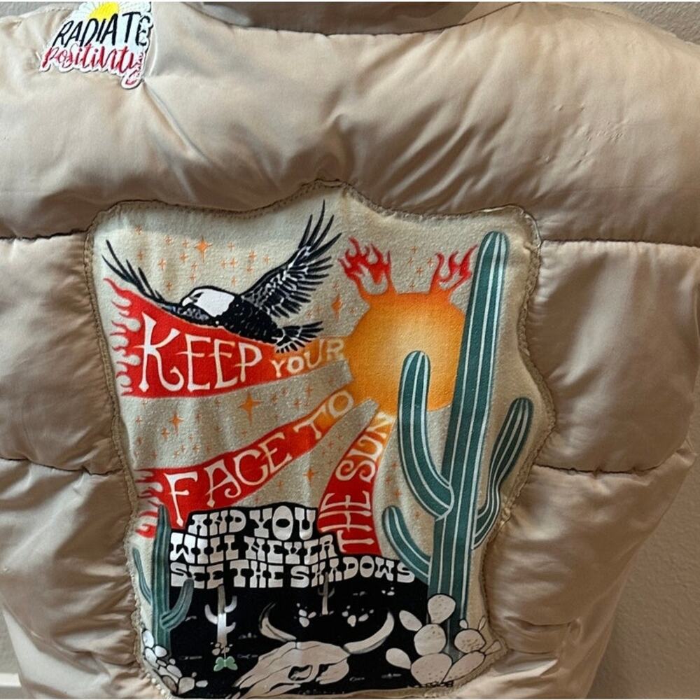 Camping Beige Puffer Vest MEDIUM Radiate Positivity Desert Tailgate Unique Crop - Picture 2 of 8